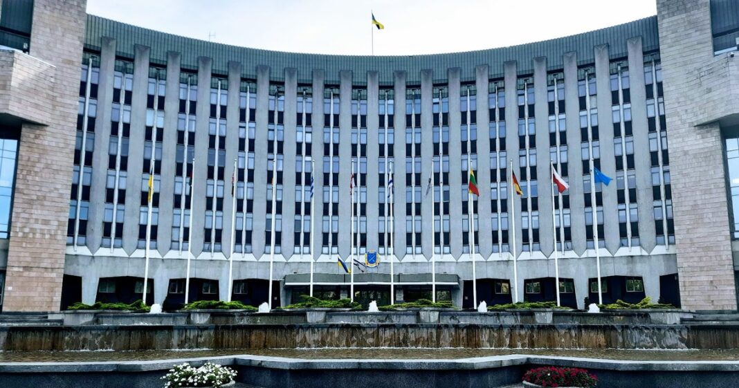Будівля: Дніпровська міська рада