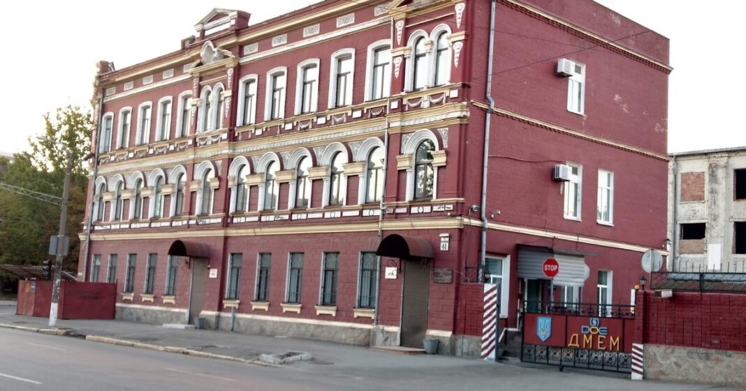 Здание: Облэнерго в Днепре (ДТЕК Дніпровські електромережі)